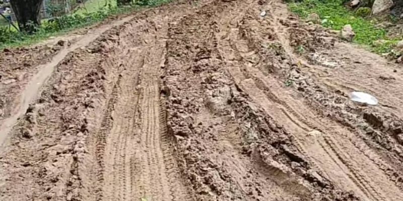 Komunidade Babulu-Uatulari husu Governu hadi’a estrada