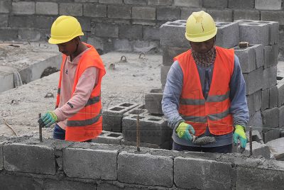 FOTO-ATUÁL : Kompañia BTK konstrui ponte provizóriu Maufelu Dili