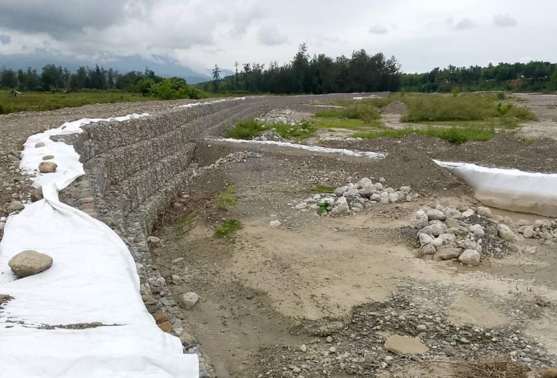 Empreza Lesuburo finaliza projetu muru protesaun iha mota Bolobu