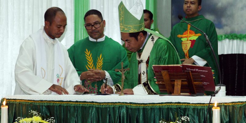 FOTO-ATUÁL : Arsebispu Metropolitana Dili fó pose ba Amu Parókia São José Ai-Mutin Dili