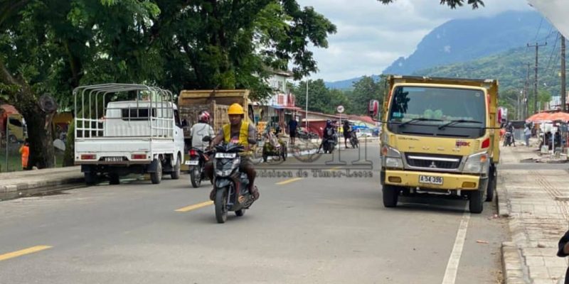 Komunidade husu regula karreta sira ne’ebé estasiona iha merkadu Maliana