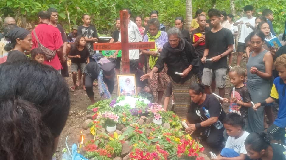 KKLN Vikeke no família haloot ona saudozu ‘Mate Moris’ iha semitériu Buanurak Ossú