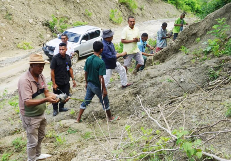 Prevene erozaun, Autoridade RAEOA ho ONG ALAO kuda du’ut Vetiver iha estrada Paut