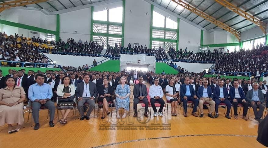 Manorin 1.143 ba Ensinu Báziku rekrutadu Bolsa Kandidatu simu pose