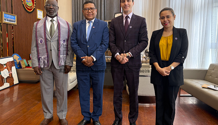 g7+ halo vizita kortezia ba Parlamentu Nasionál Liberia
