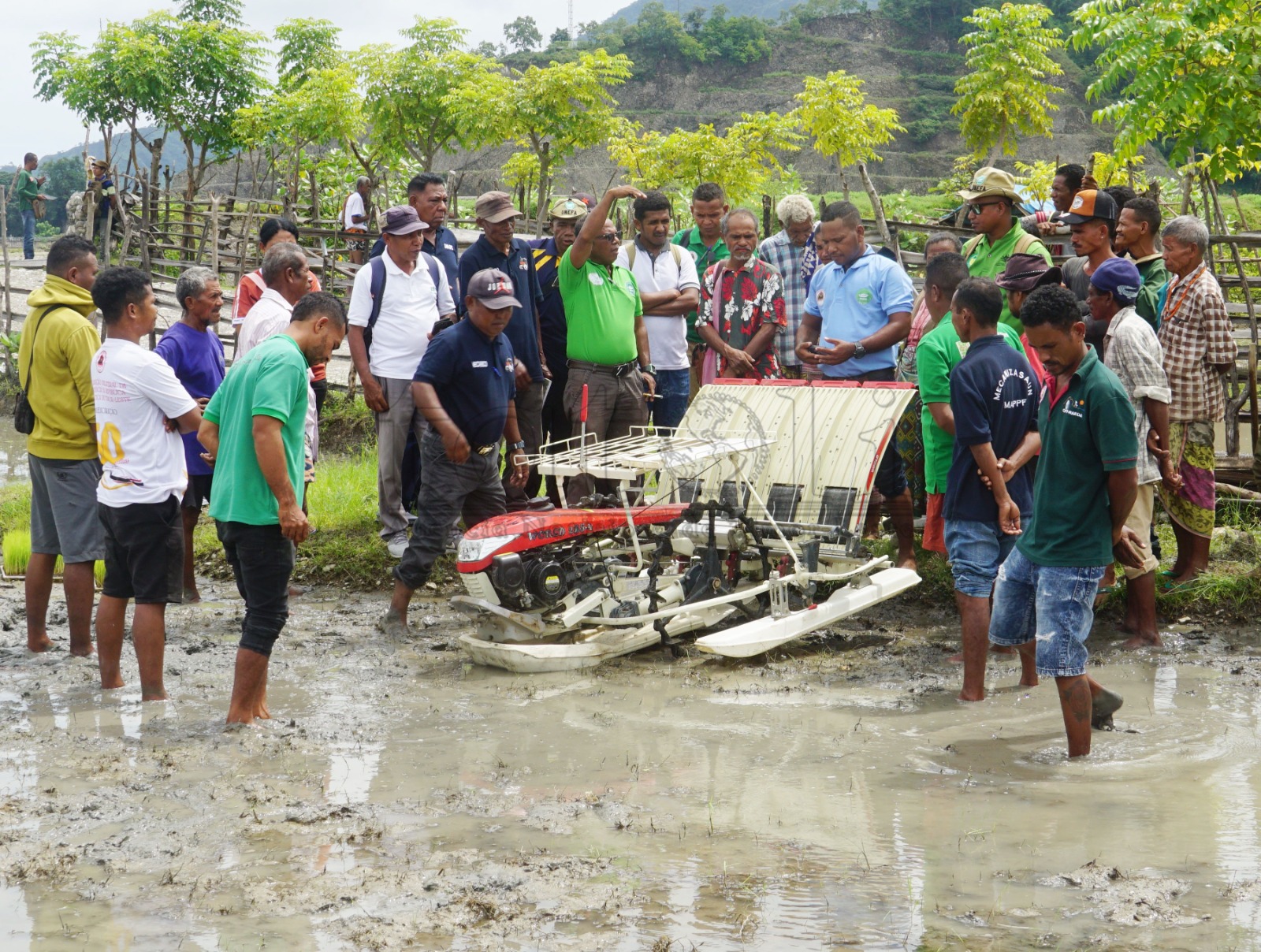 DNAHPP kapasita agrikultór suku Naimeko utiliza mákina kuda hare no manutensaun