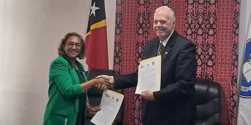 Peace Corps reforsa métodu hanorin ba profesór matéria lian ingléz