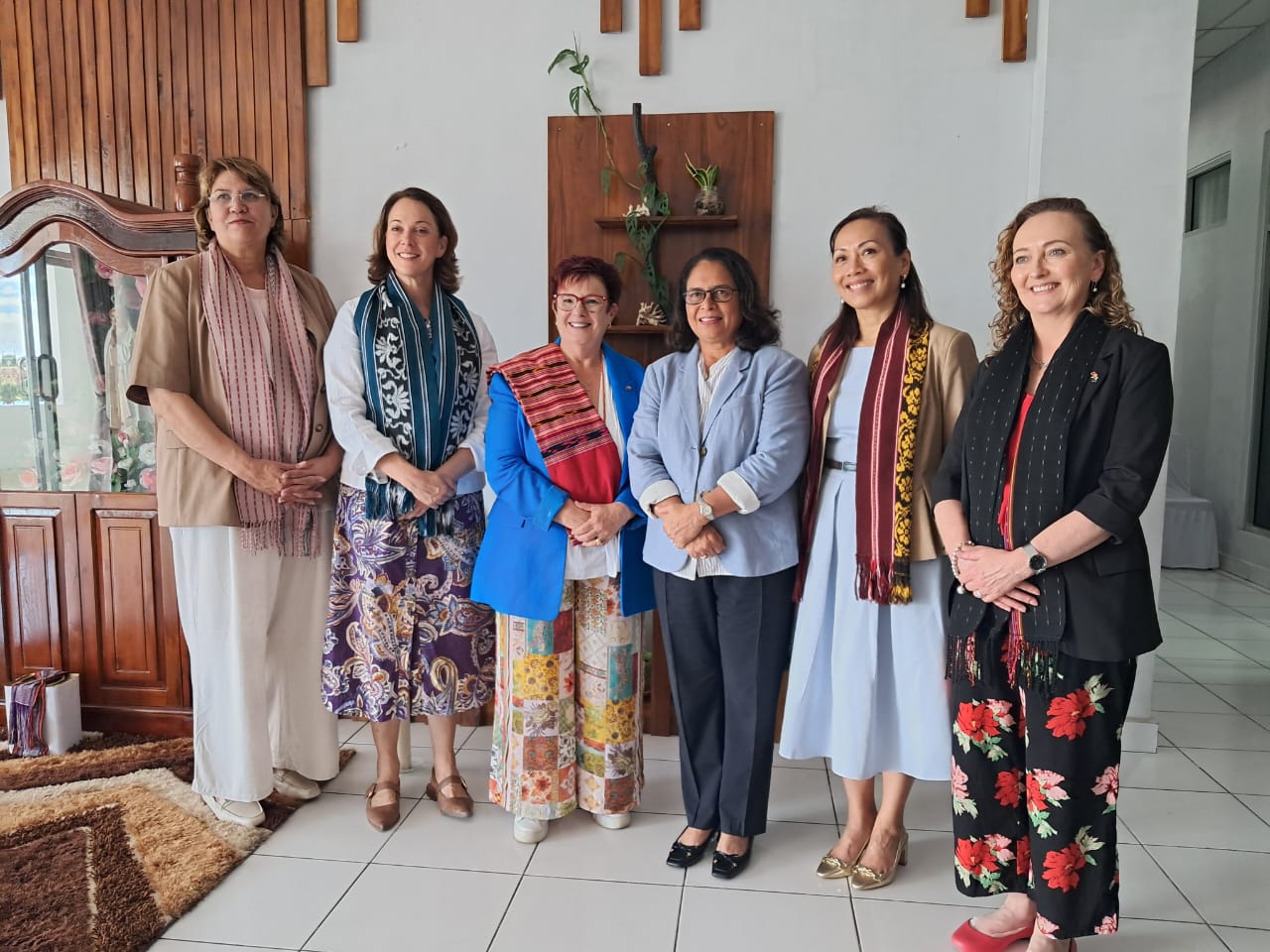 AMB troka hanoin ho deputada sira husi Austrália kona-ba podér lokál