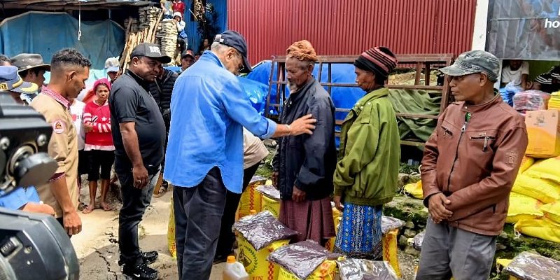 Família vulneravel 100 iha Maubisse simu apoiu alimentár husi Xefe Estadu