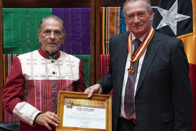 Xefe Estadu kondekora medalla orden TL ba Sir David Hempleman-Adams