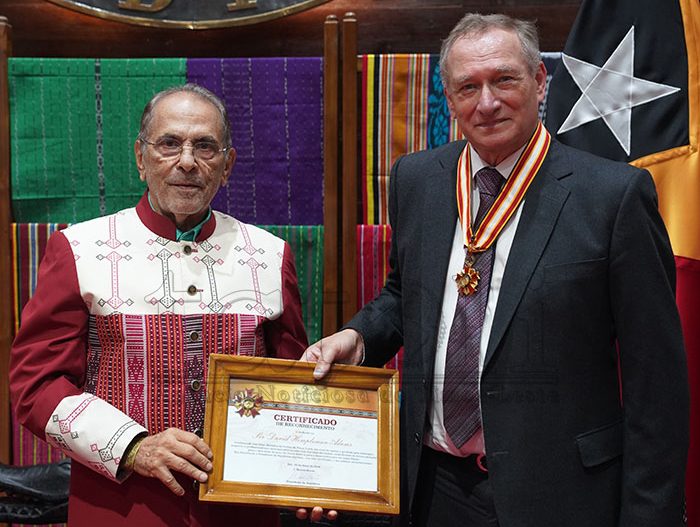 Xefe Estadu kondekora medalla orden TL ba Sir David Hempleman-Adams