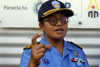 Komisária Natercia Martins husu deskulpa ba jornalista sira