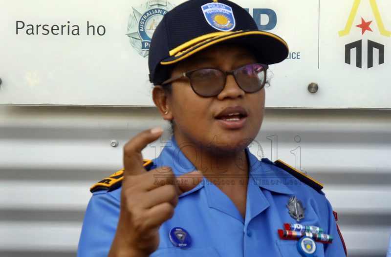 Komisária Natercia Martins husu deskulpa ba jornalista sira