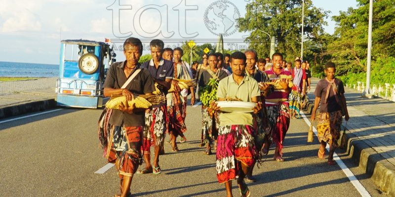 Lian-na’in Oekusi oferese lilin, kabas no mina nuu husu matak-malirin ba ‘Senhor Morto’