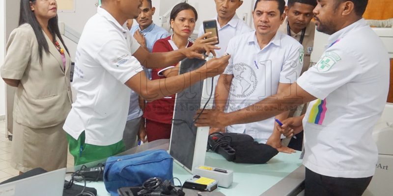 Ospitál Referál Oekusi benefísia makina raiu-X husi MS