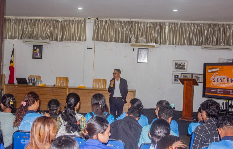 CNC komemora Loron Revolusaun Ai-Funan Kravu ho konferénsia sientífika