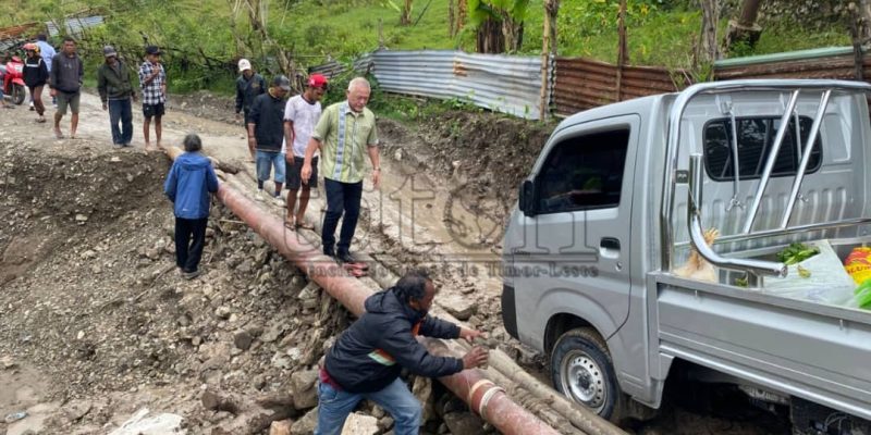Komunidade husu konstrui ponte temporária iha Asudai
