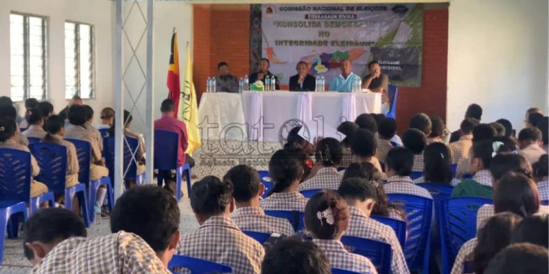 CNE-STAE introdús Lei Eleisaun Munisipál ba estudante ESGC Santo Agostinho Bobonaru