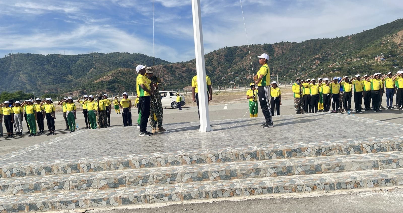 Korpu Isar Bandeira Nasionál no Parada Militár hahú treinu ohin