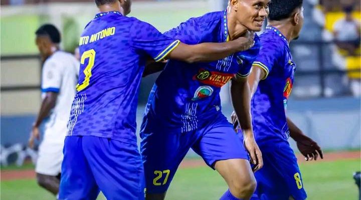 AD Santo António liki Vila Ataúru 1-0