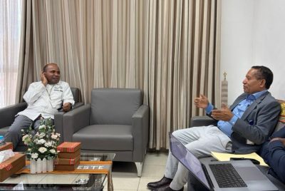 Embaixadór Adão Barbosa diskute ho BCTL kona-ba asesu Timor-Leste ba fundu klimátiku internasionál