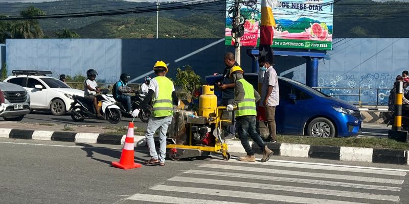 Empreza Bandidu Qualidade hahú pinta zebra cross iha kapitál Dili