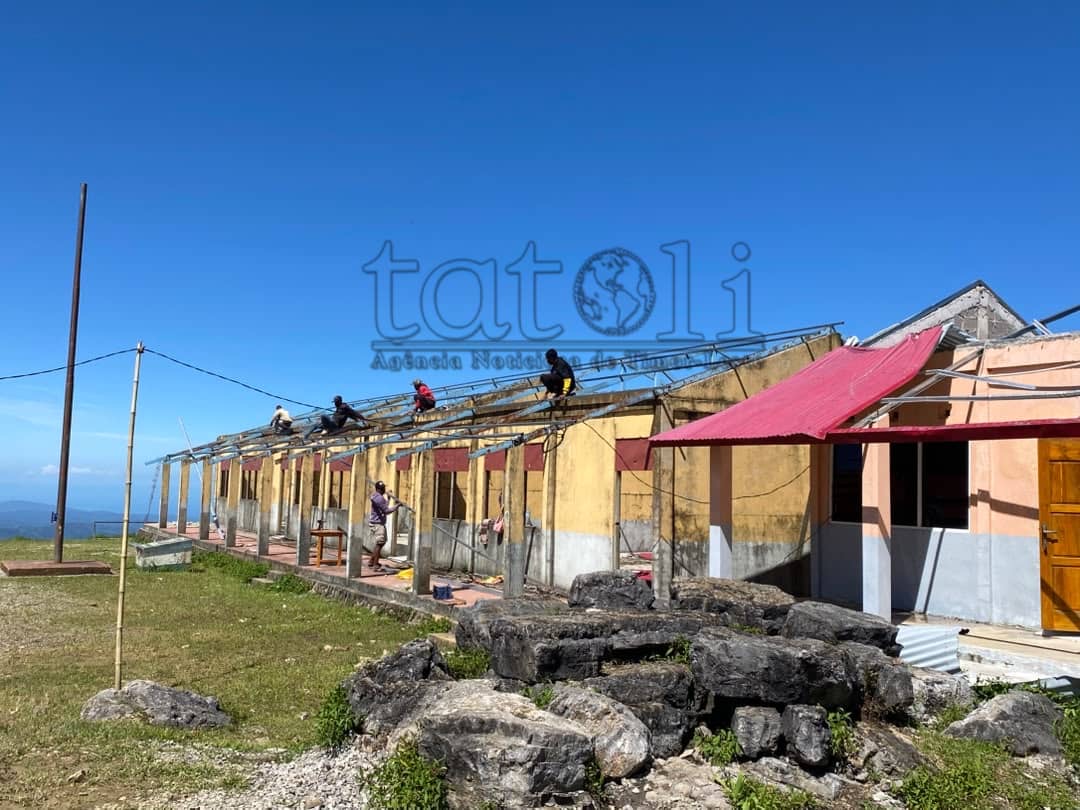 Inan-aman estudante apoia ME reabilita saladeaula tolu iha EBC Tapo