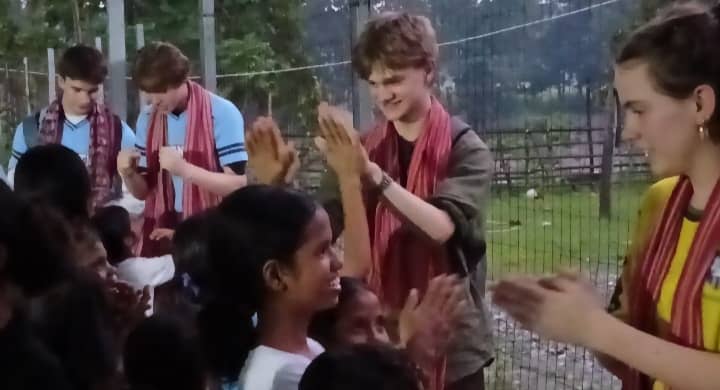 Estudante Austrália vizita Sentru Komunitáriu iha F-KHK Vikeke