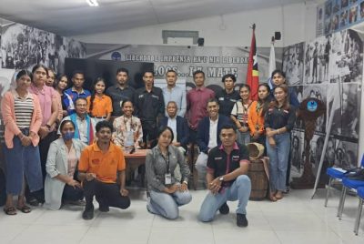 Jornalista na’in-19 tuir formasaun kona-ba hakerek notísia ‘feature’