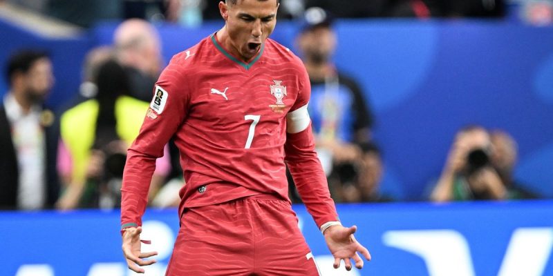 Cristiano Ronaldo marka golu rua, Portugál harahun Uzbekistaun 5-0
