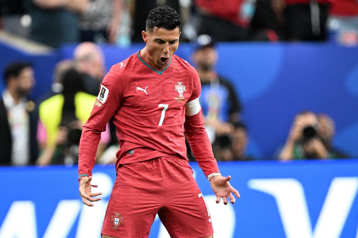Cristiano Ronaldo marka golu rua, Portugál harahun Uzbekistaun 5-0
