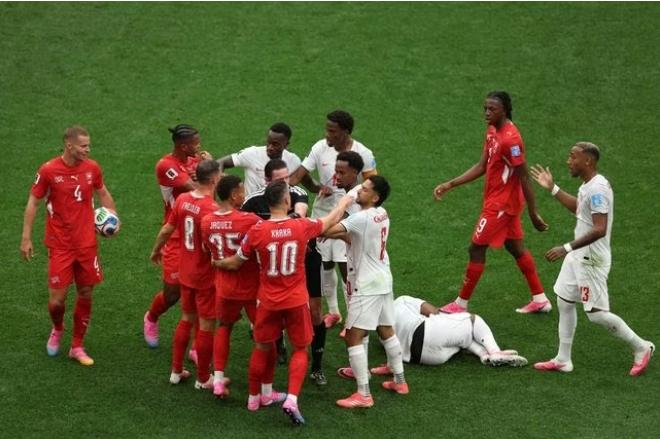Suisa lidera Grupu B hafoin hasees Kanadá 2-1