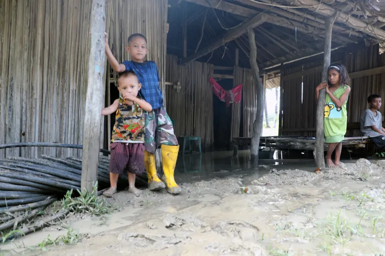 UNICEF: Metade husi labarik iha mundu hetan ameasa tolu husi klimátika ne’ebé mak akontese beibeik 