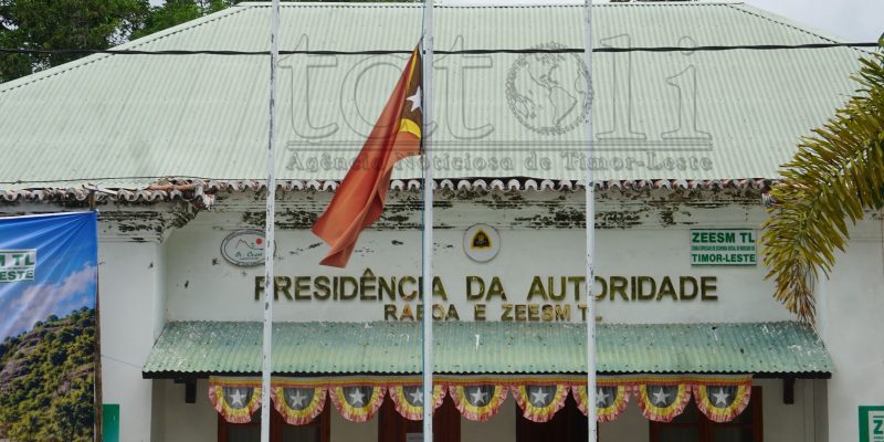Fó onra ba Maktoban Eis-Prezidente “Lú Olo”, RAEOA hasa’e bandeira meia-aste