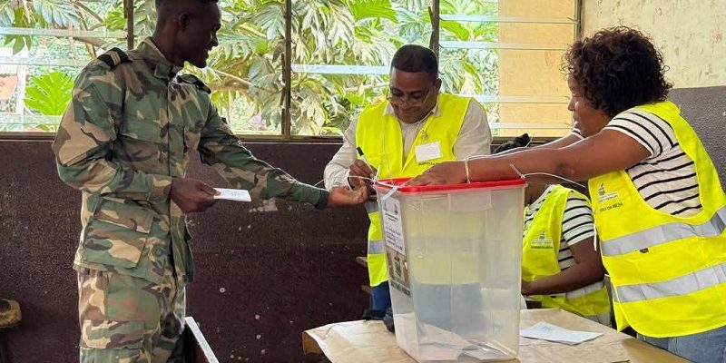 Ohin, sidadaun São Tomé e Príncipe hili sira-nia Prezidente Repúblika foun