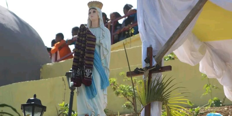 Governu inaugura Gruta Ave Maria iha suku Fatubolu