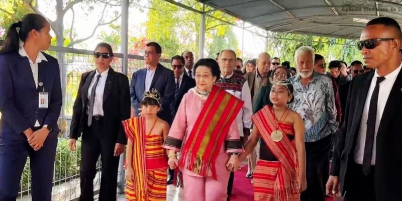 Ramos-Horta no Xanana simu Megawati iha aeroportu Dili