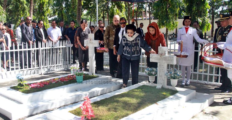 Megawati fó omenajen ba eroi Indonézia-Timor-Leste iha Semitériu SEROJA