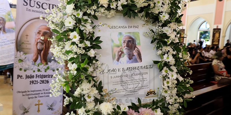 Prezidente Repúblika kondekora Póstumu Orden Laran-Luak ba Padre João Felgueiras