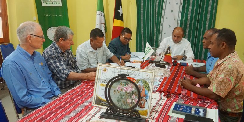 Autoridade selebra akordu ho ekipa Rotary Club atu instala filtra bee-moos iha Oekusi