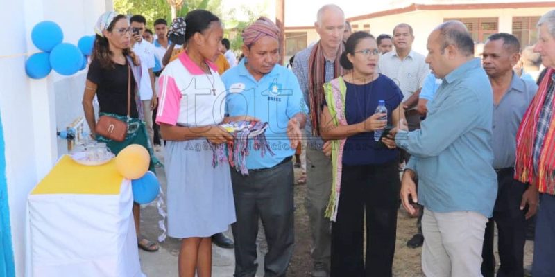 Autoridade RAEOA ho Rotary Club inaugura instalasaun filtra bee-moos iha ETV Palaban