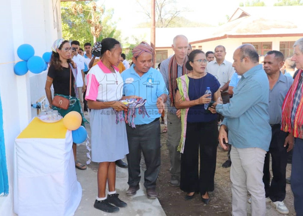 Autoridade RAEOA ho Rotary Club inaugura instalasaun filtra bee-moos iha ETV Palaban
