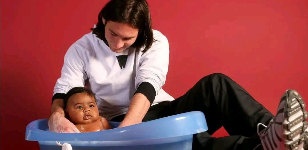Fotografia Messi fó haris Yamal viral antes Arjentina kontra España iha finál Kopa Mundiál 2026
