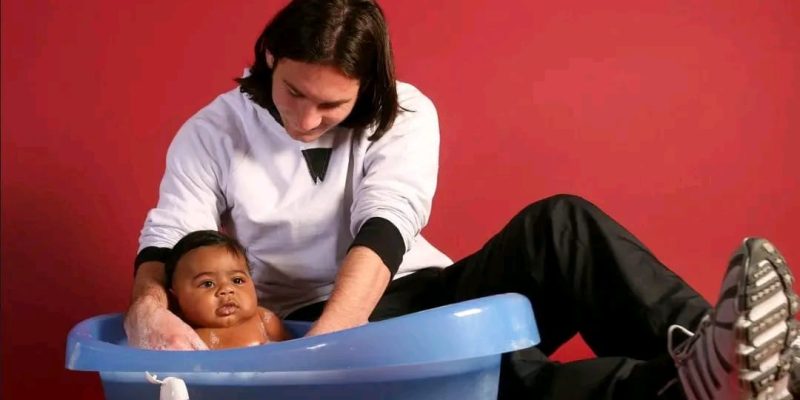 Fotografia Messi fó haris Yamal viral antes Arjentina kontra España iha finál Kopa Mundiál 2026