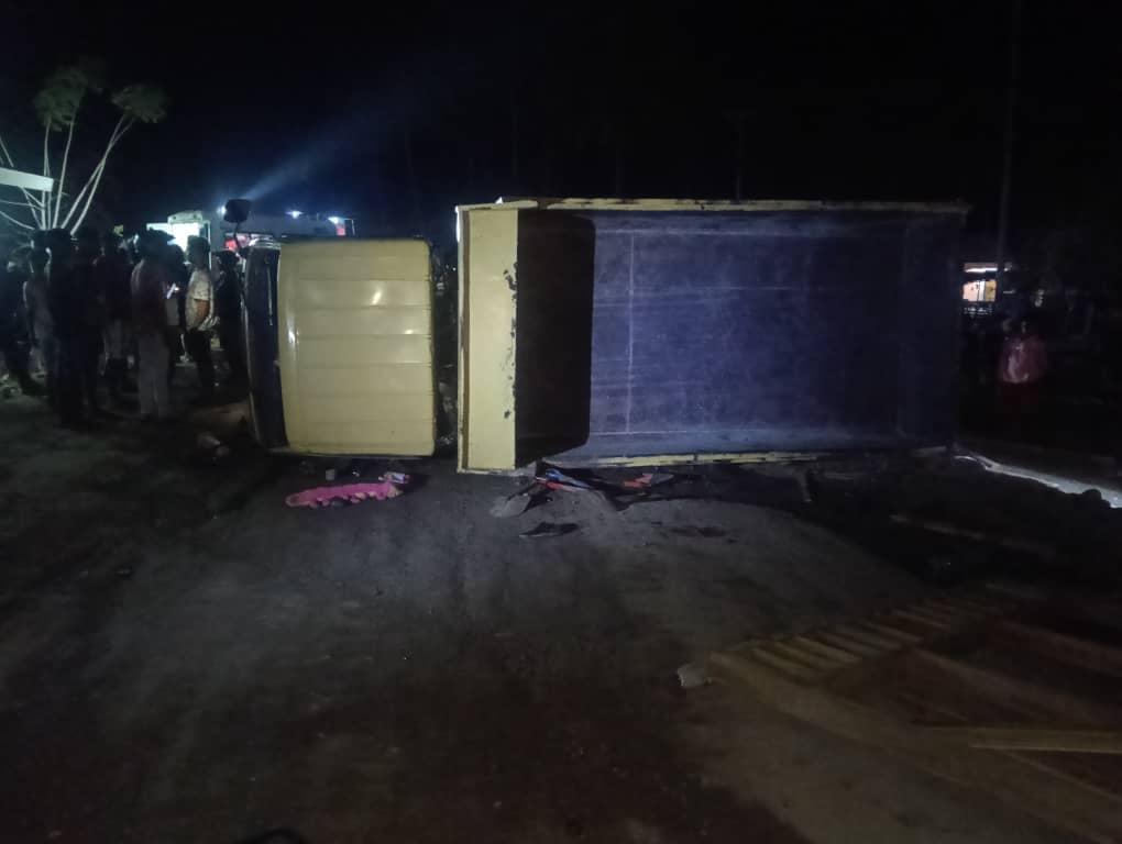 Kamioneta baku-fila iha Sana Uatulari, pasajeiru ida lakon vida